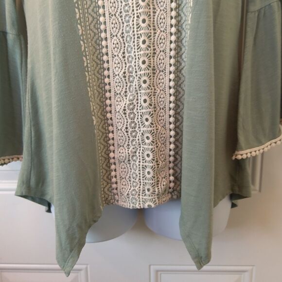 Tru Self sage green lace and screen print front Bell sleeve shark bite blouse - Picture 3 of 13